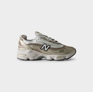 New Balance 1000 Arid Stone/Lt slv met, Women's 6.5/Men's 5 NIB